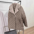 Damen gesteppte Winterjacke mit weichem Kragen und praktischen Taschen R&B