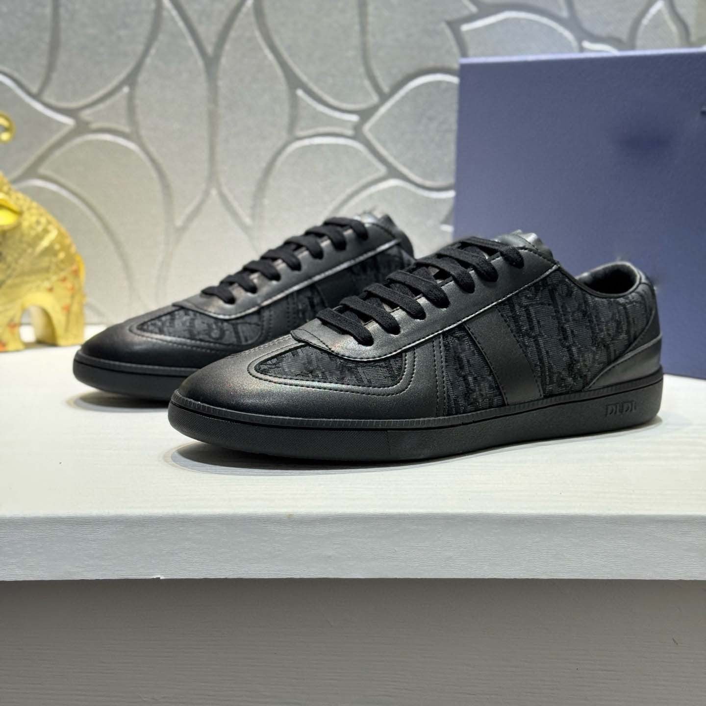 Damen Sneakers aus hochwertigem Leder mit elegantem Muster und rutschfester Sohle R&B