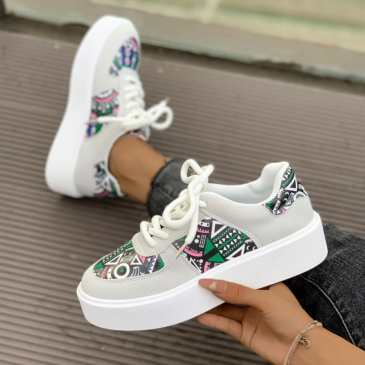 Damen modische Plateau-Sneaker mit auffälligem Design R&B