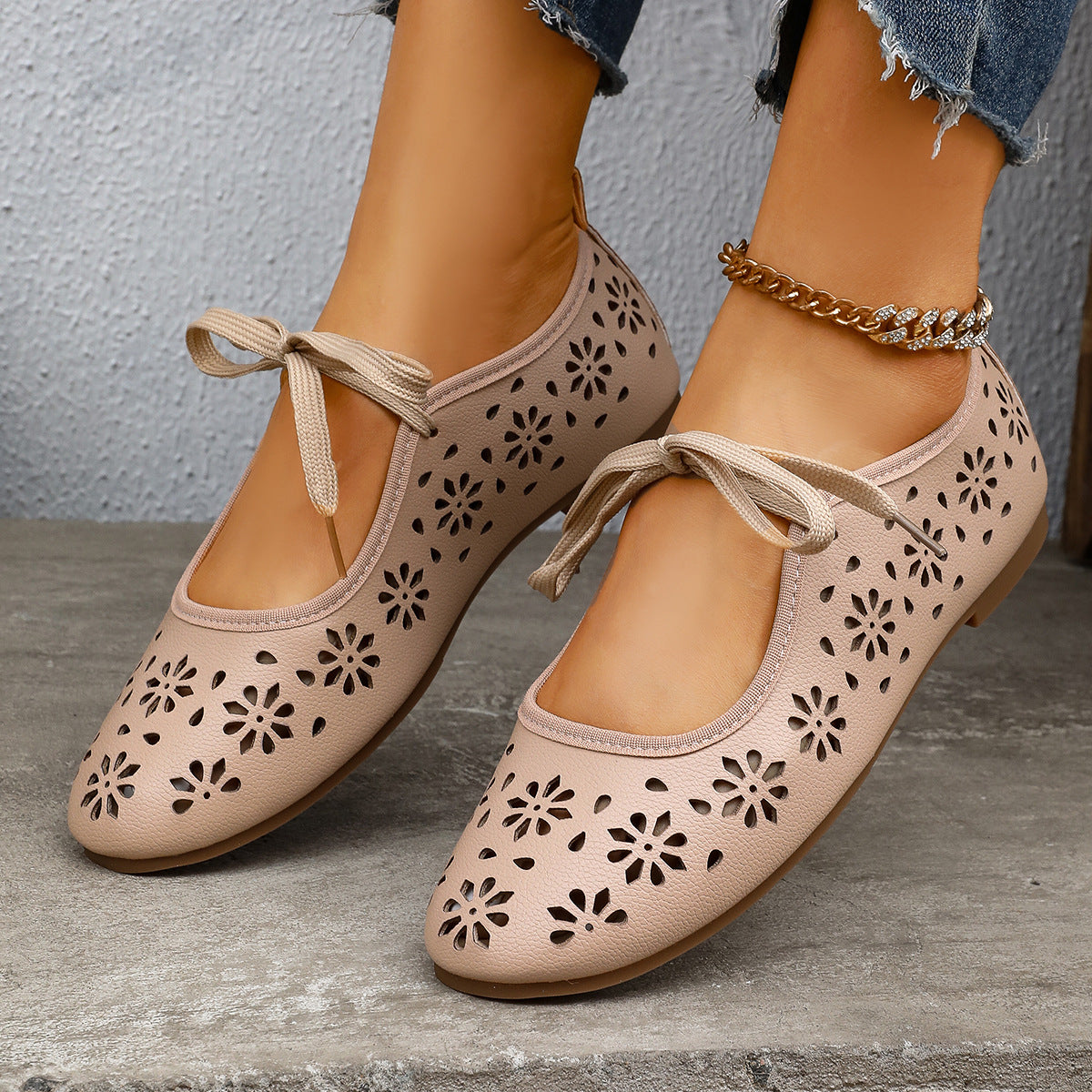 Damen Mokassins mit floralem Cut-Out-Design und verstellbaren Riemen R&B