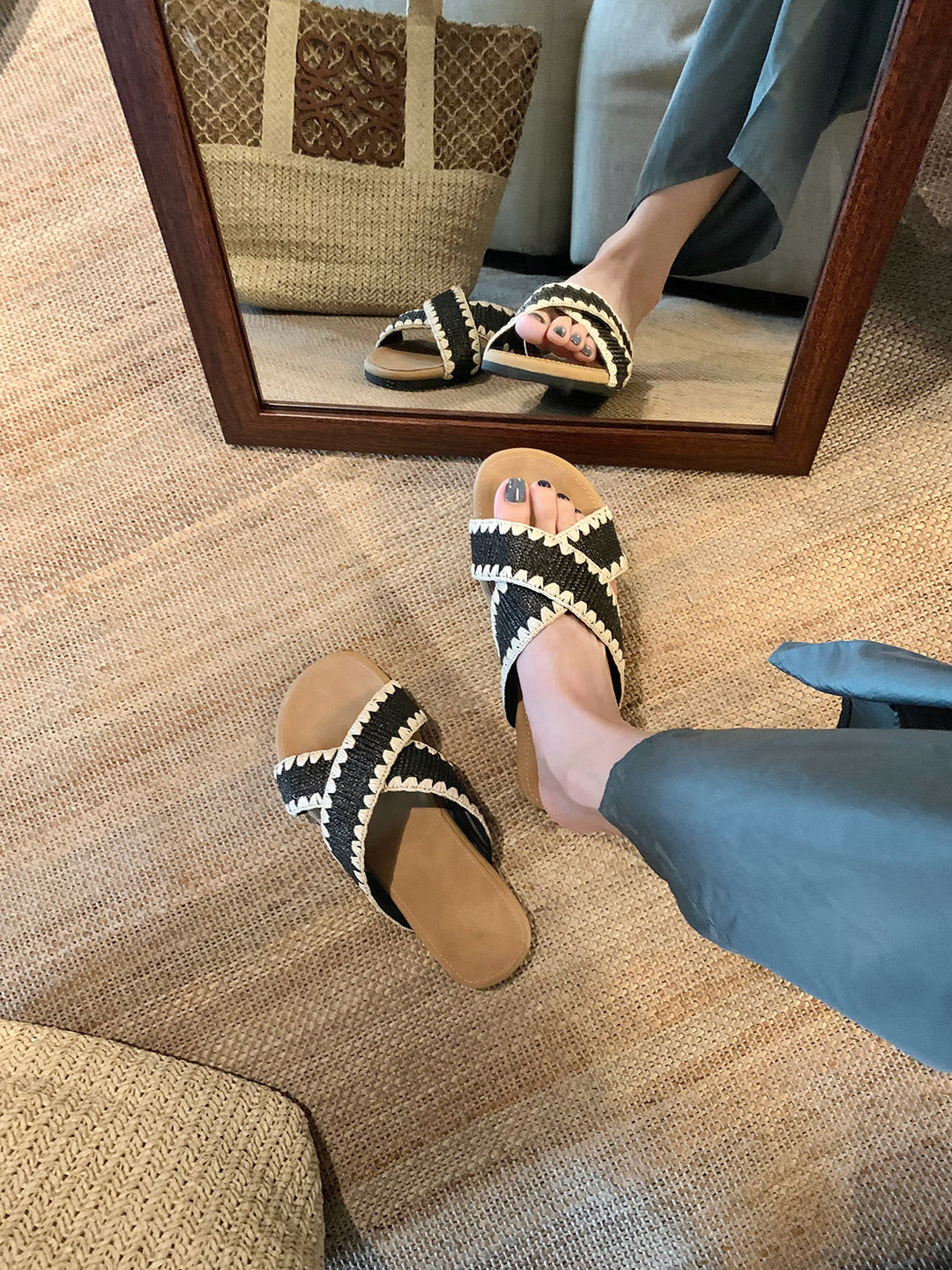 Damen Komfortable und stilvolle Zehentrenner-Sandalen mit raffinierter Faltentechnik R&B