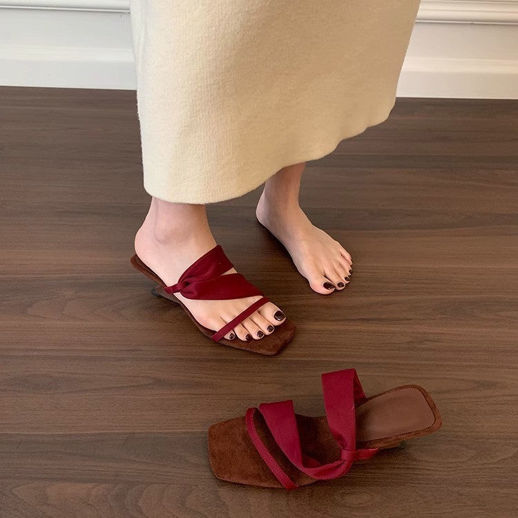 Damen Bockabsatz Mules mit strapazierfähigem Obermaterial und elegantem Riemendesign R&B