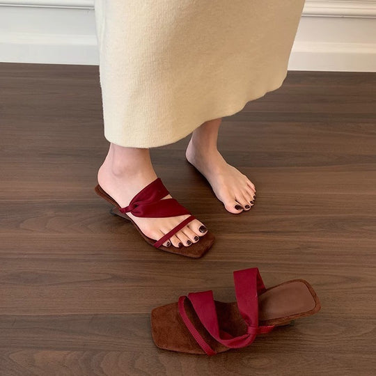 Damen Bockabsatz Mules mit strapazierfähigem Obermaterial und elegantem Riemendesign R&B
