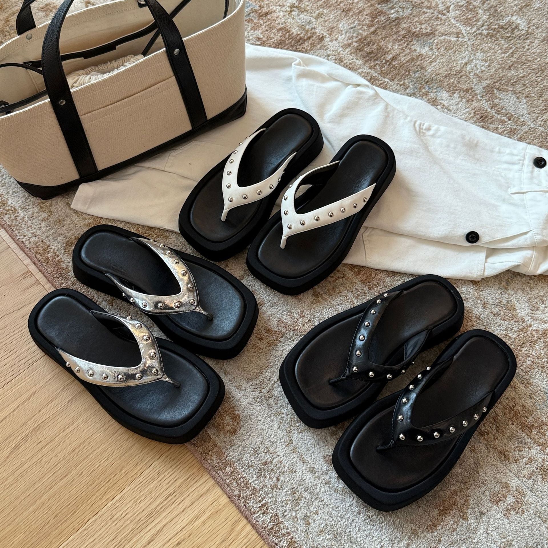 Damen modische Zehentrenner-Sandalen mit luxuriösem Nieten-Detail