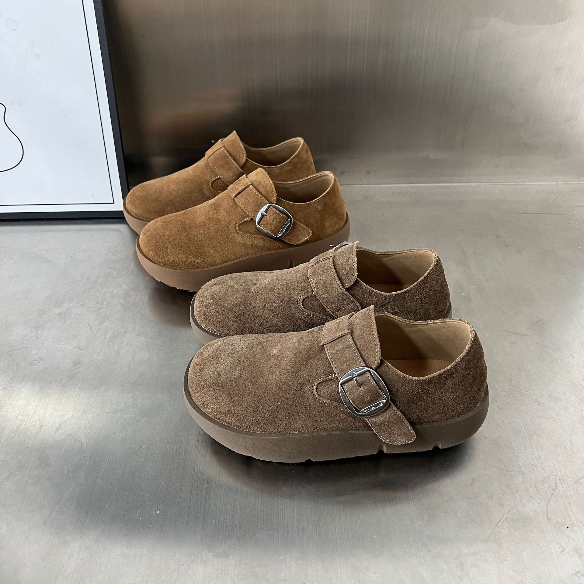 Damen Komfortable Wildleder-Clogs mit modischem Riemen und ergonomischem Fußbett R&B