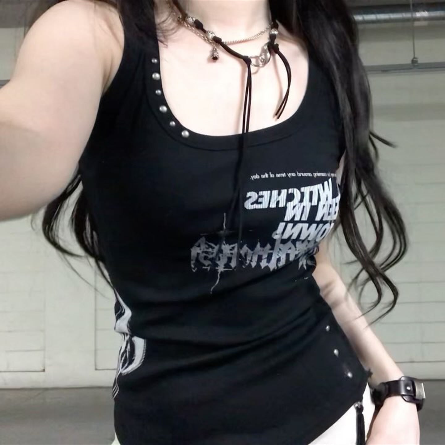 Damen Trendiges Oversized Tanktop mit auffälligem Grafikdruck und Rüschen R&B