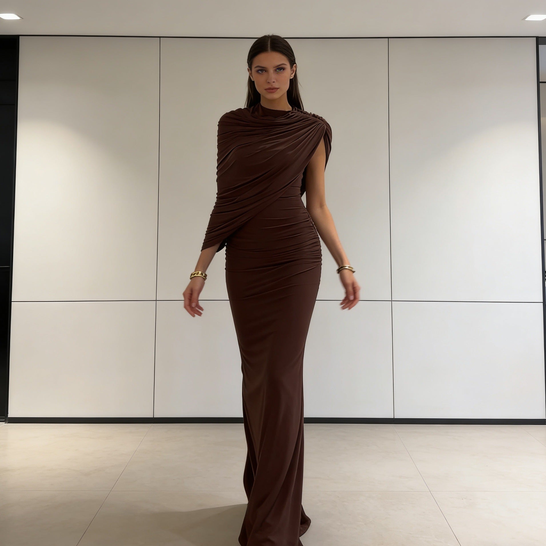 Damen Elegantes Maxikleid mit asymmetrischen Drapierungen und figurschmeichelndem Schnitt R&B