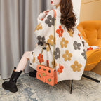 Damen Kuscheliger Strick-Cardigan mit floralen Applikationen und Knöpfen