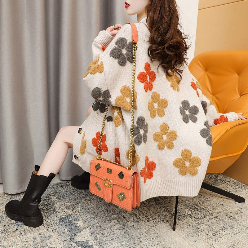 Damen Kuscheliger Strick-Cardigan mit floralen Applikationen und Knöpfen