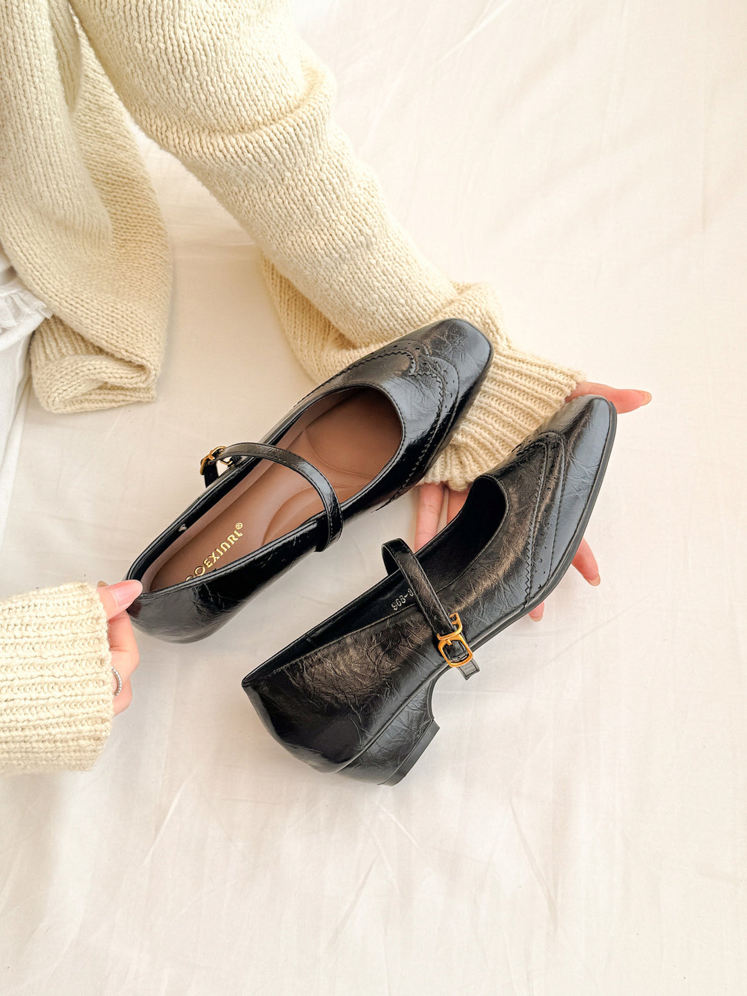 Damen elegante Ballerinas mit verstellbarem Riemen und feiner Brogue-Prägung R&B