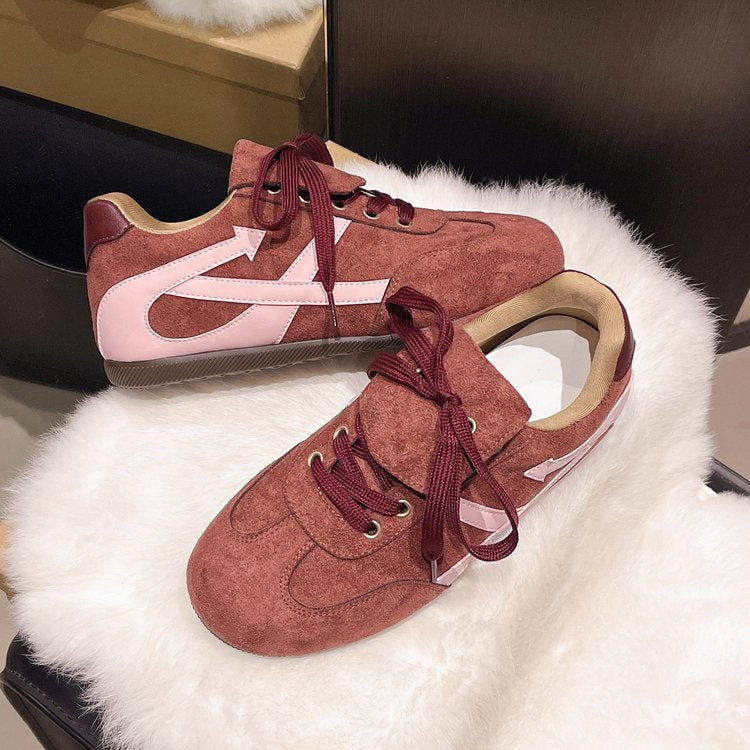 Damen Sneakers mit elegantem Veloursleder und einzigartigem Schnürsystem R&B