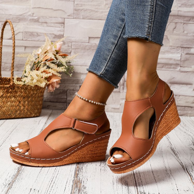 Damen Wedge-Sandalen mit elastischem Riemen und attraktiver Cut-Out-Optik R&B