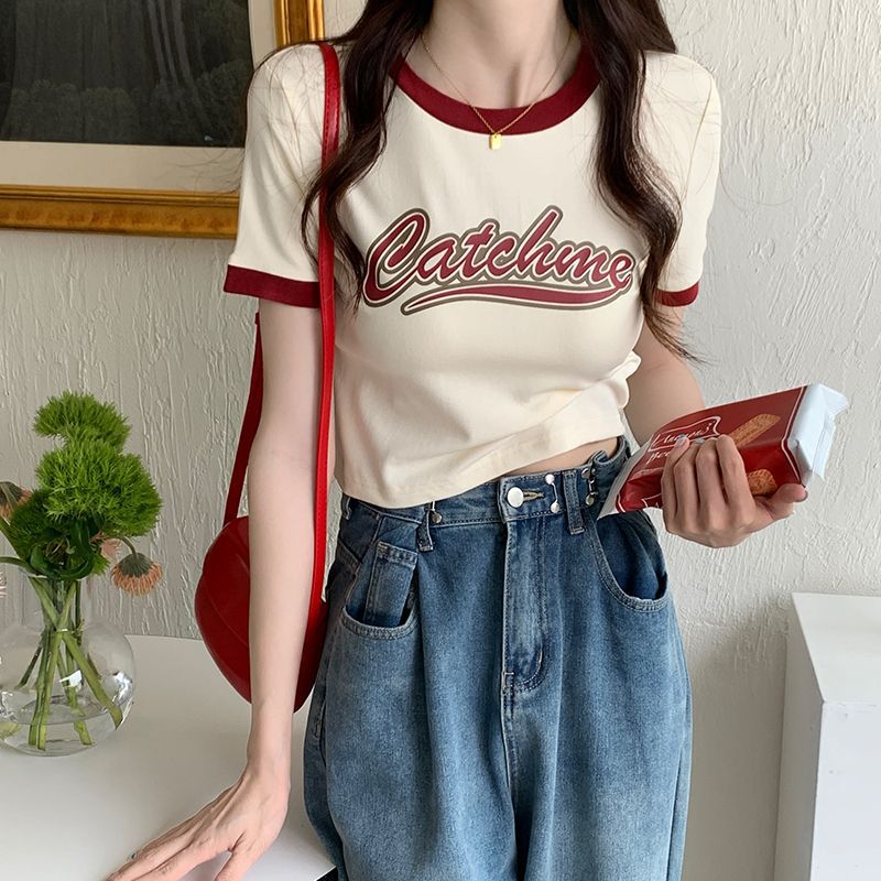 Damen lässiges Crop-Top mit kontrastierenden Ärmeln und kreativem Schriftzug R&B