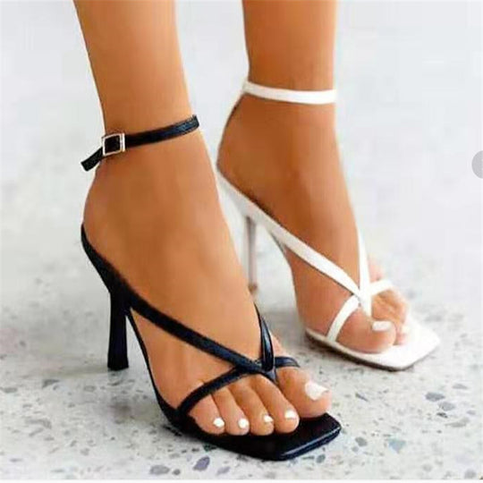 Damen nan filigrane Zehenring-Sandaletten mit quadratischer Zehenform, gekreuzten Riemen und feinem Stilettoabsatz R&B