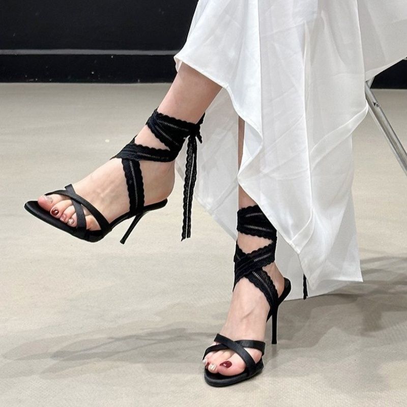 Damen elegante High Heel Sandalen mit raffinierter Spitzenborte R&B