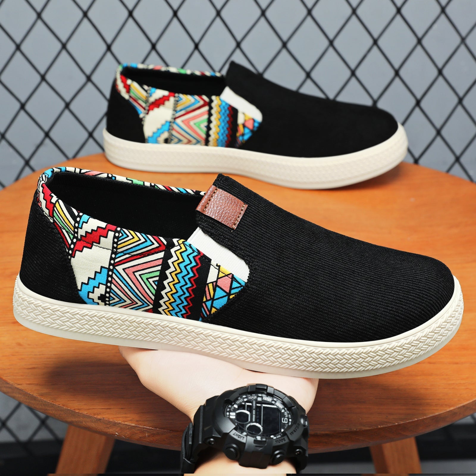 Damen Slip-On-Schuhe mit buntem Mustereinsatz von R&B