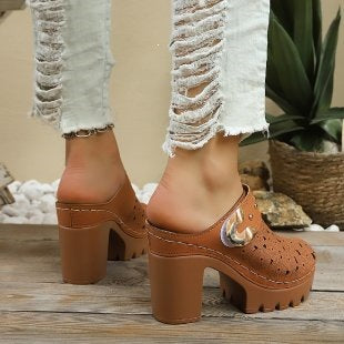 Damen Komfortable und stylische Clogs mit dekorativem Anhänger R&B