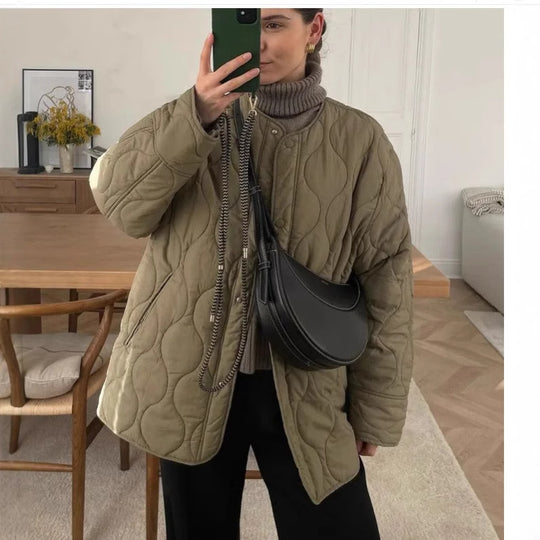 Damen Steppjacke mit zeitgemäßem Design und praktischen Seitentaschen R&B