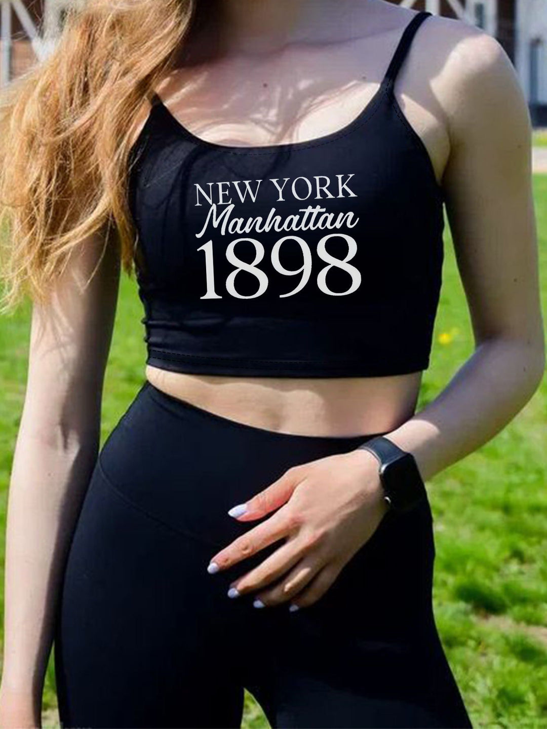 Damen Crop-Top mit kreativem Schriftzug und feinen Trägern R&B