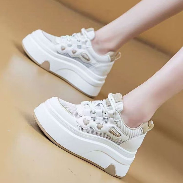 Damen Plateau-Sneaker mit einzigartigem Herzmotiv und atmungsaktiver Mesh-Oberfläche R&B