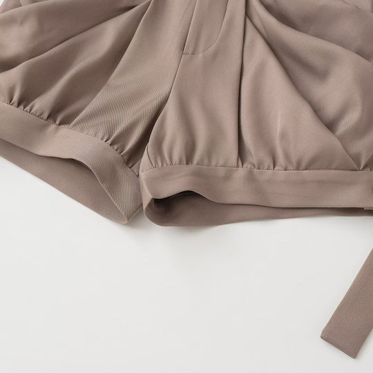 Damen elegante Shorts mit innovativem Faltenwurf und praktischen Seitentaschen R&B