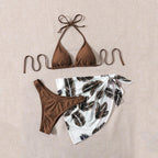 Damen Triangel-Bikini mit einem trendigen Blätter-Muster und einem lässigen Wickelrock R&B