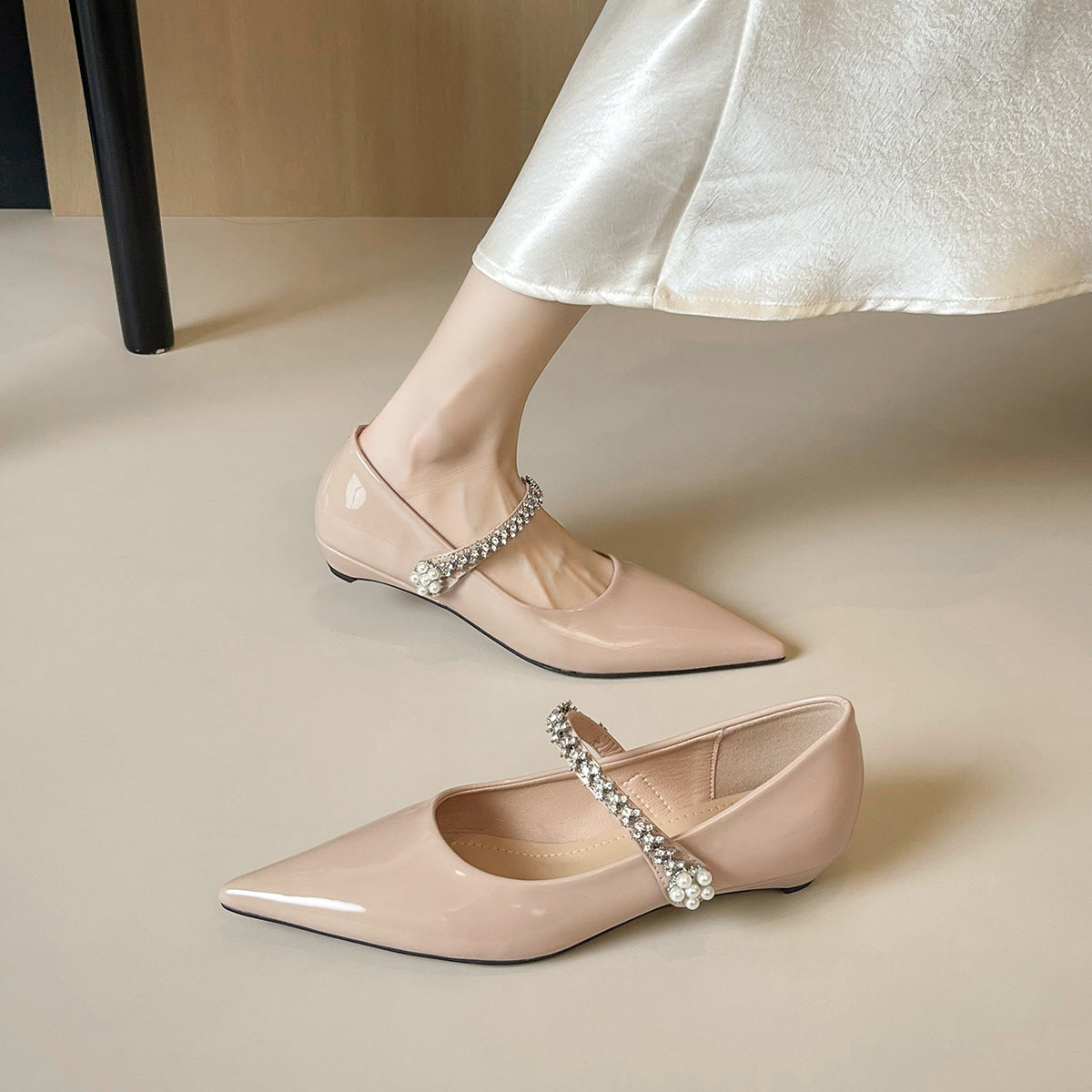 Damen elegante spitze Ballerinas mit funkelndem Strassriemen