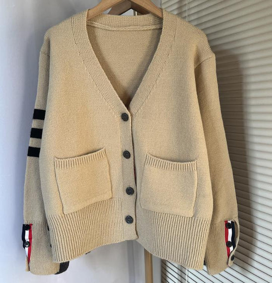 Damen Strickjacke mit hohen Taschen und grafischen Akzenten R&B