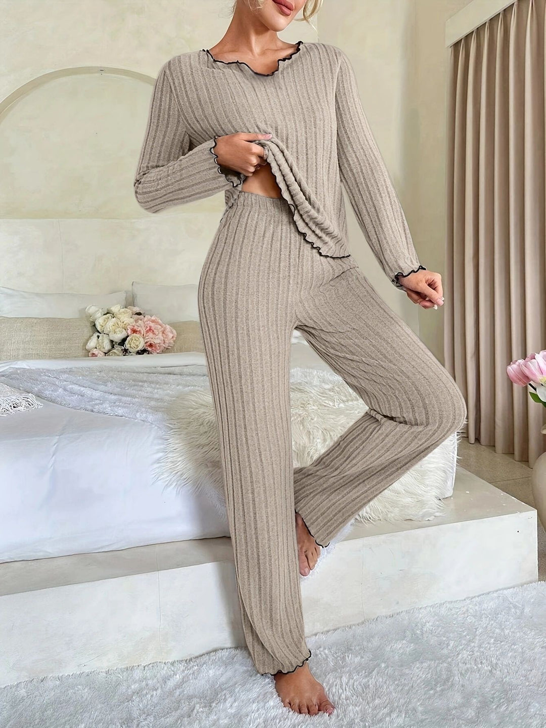 Damen Gemütlicher zweiteiliger Pyjama mit kontrastierenden Rüschen R&B