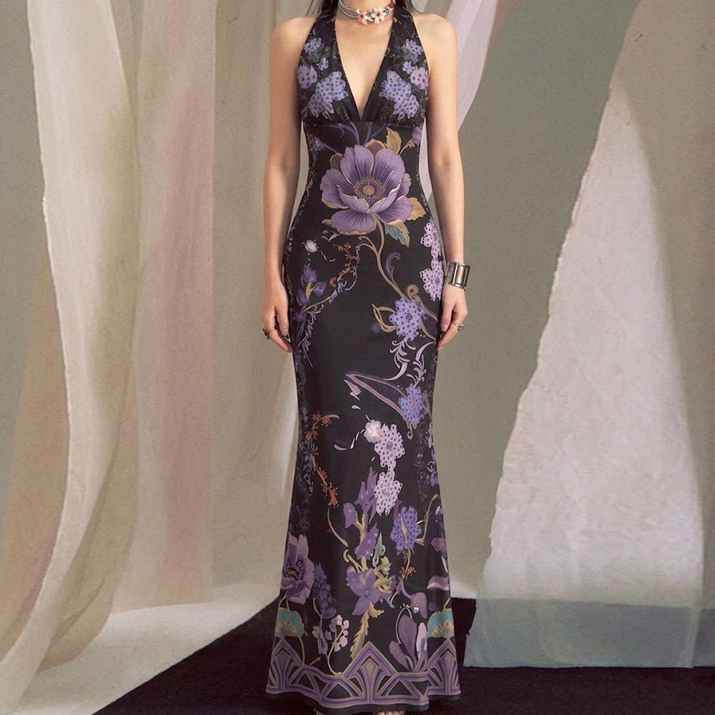 Damen Elegantes Maxikleid mit floralem Design und tiefem V-Ausschnitt R&B