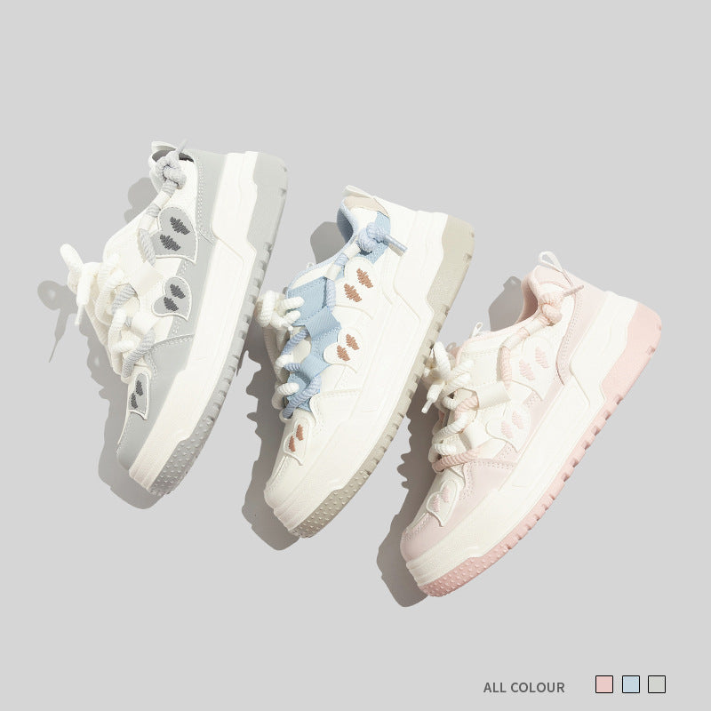 Damen Sneakers mit verspieltem Herzdesign und bequemer Dämpfung