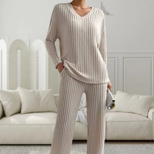 Damen Strickanzug mit modischem V-Ausschnitt und feinem Rippdesign R&B