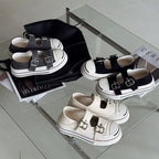 Damen Plateauslipper mit verstellbarem Riemchen und geschlossenen Zehen R&B