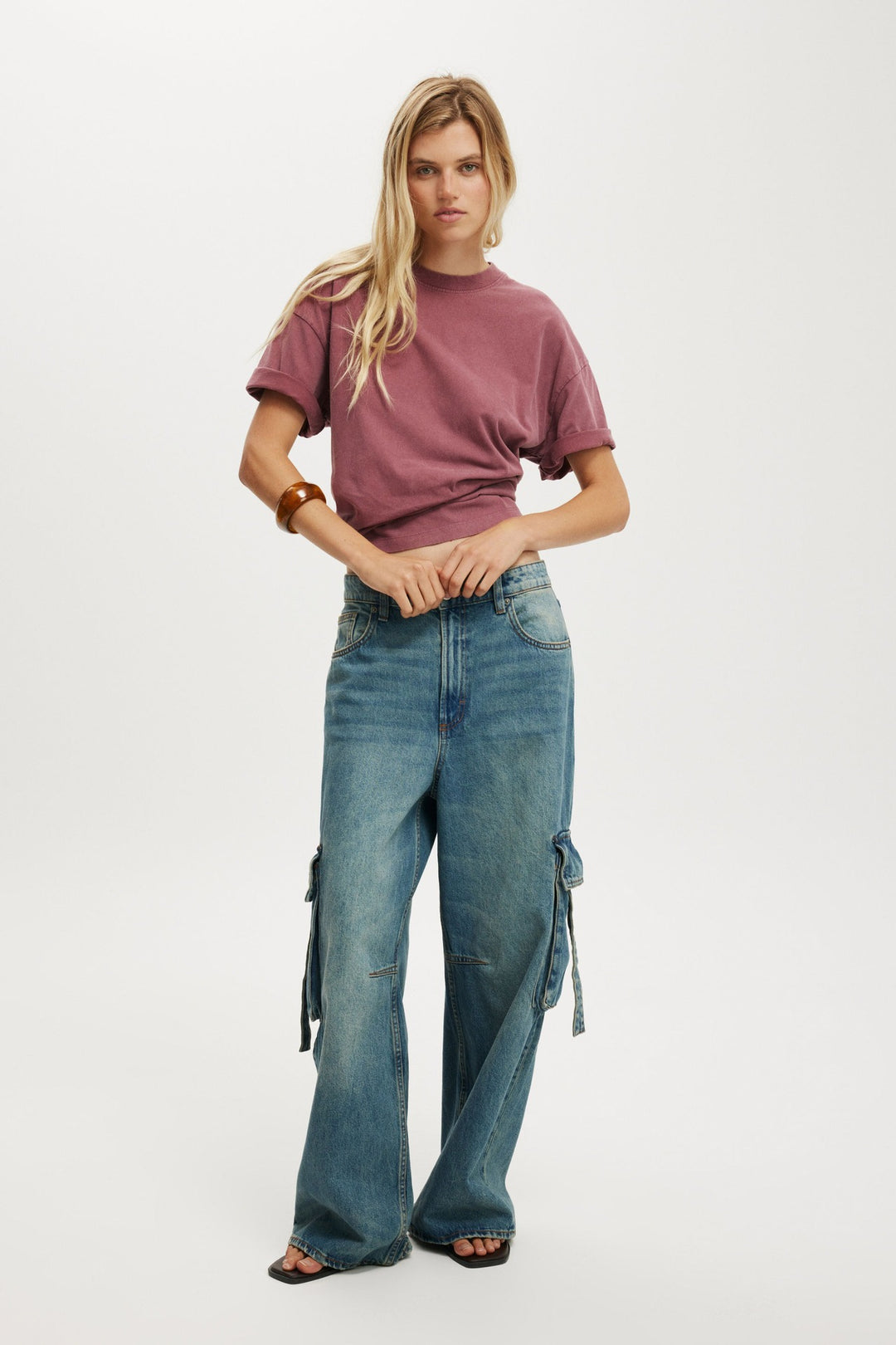 Damen Weite Cargo-Jeans mit praktischen Seitentaschen