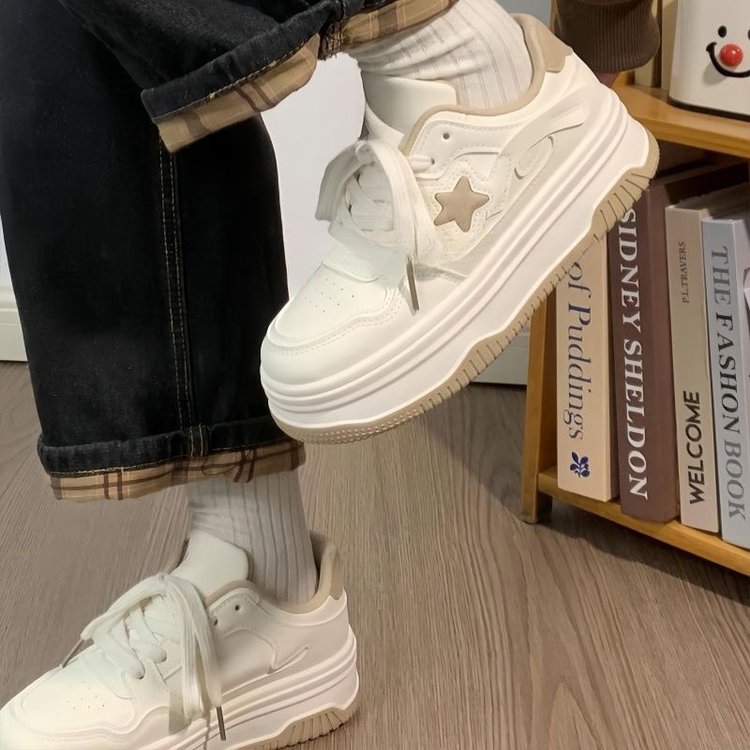 Damen Chunky Sneakers mit trendigem Design und dämpfender Laufsohle R&B