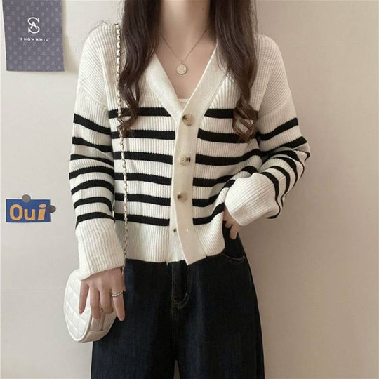 Damen gestreifte Strickjacke mit elegantem V-Ausschnitt und dekorativen Knöpfen R&B