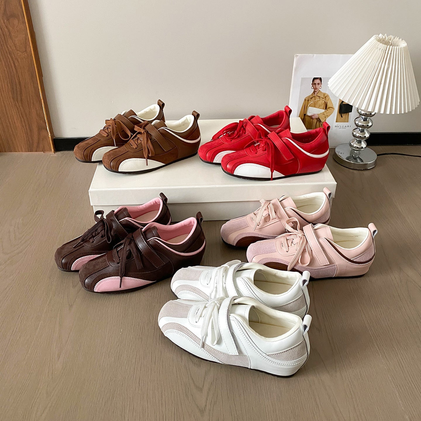 Damen Bequeme Sneaker mit elegantem Obermaterial und modischen Schnürdetails R&B