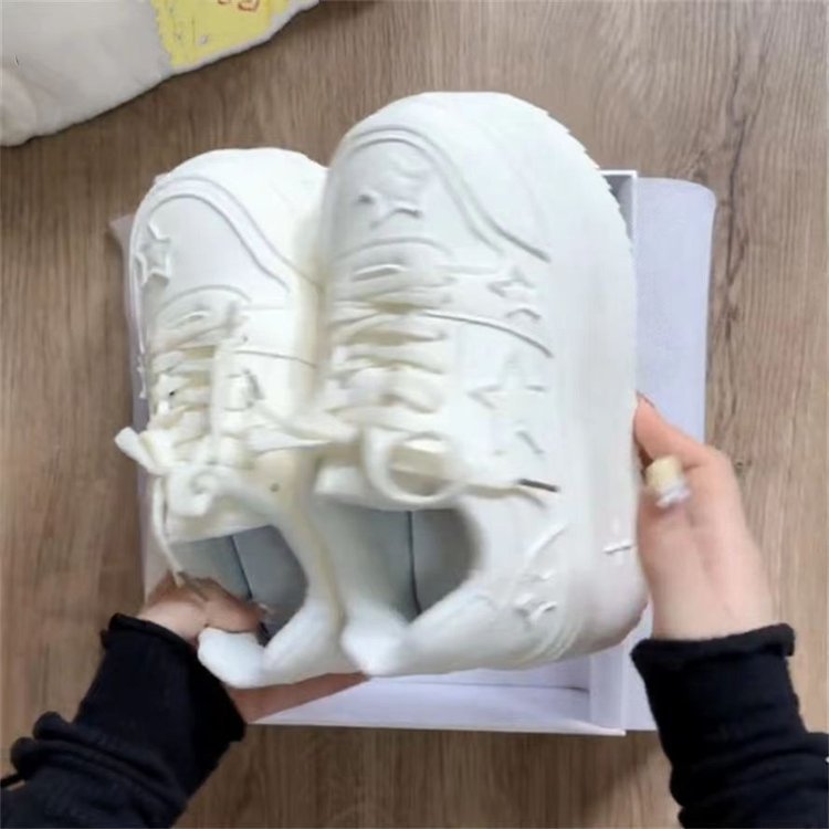 Damen Plateau-Sneaker mit modernen Stern-Applikationen und dämpfender Sohle R&B