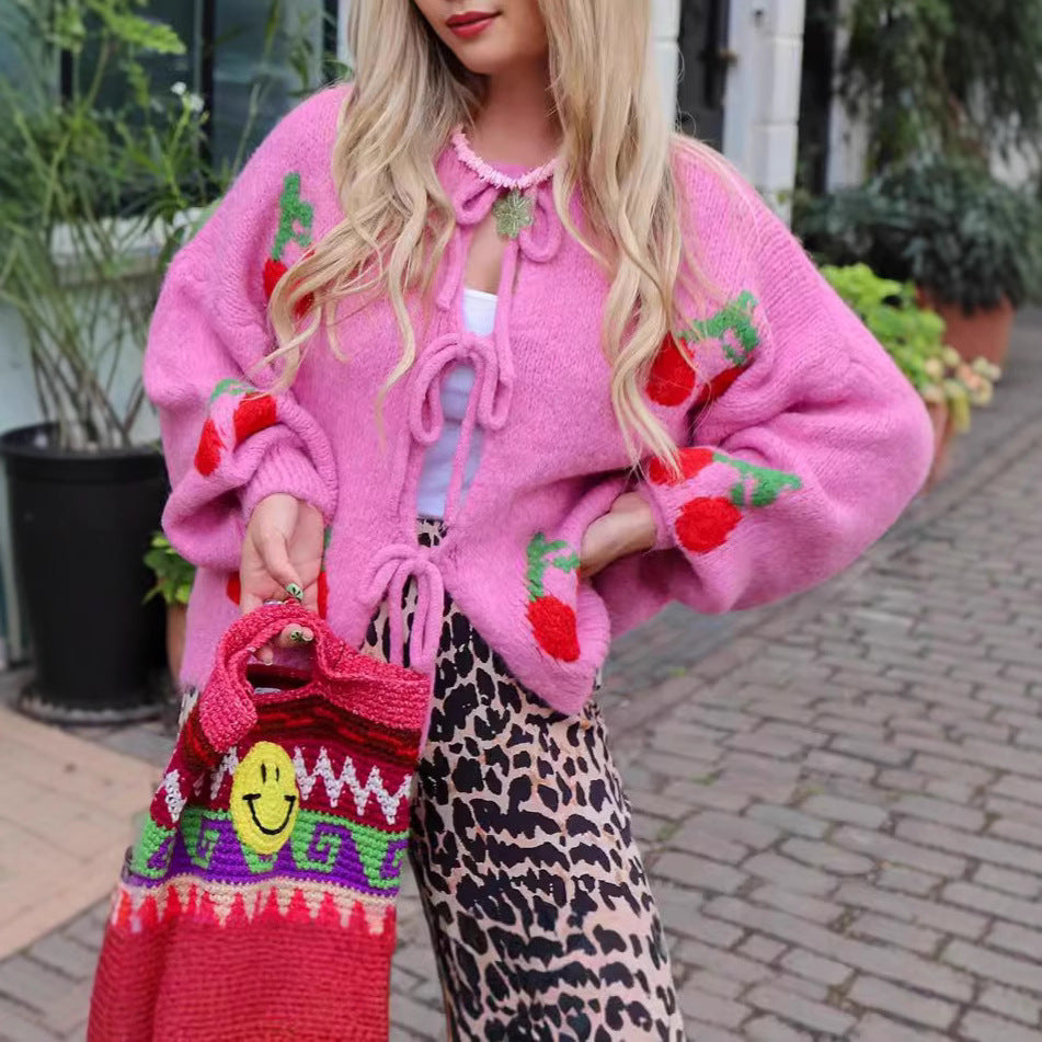 Damen Strickjacke mit verspieltem Kirschmotiv und Taillierung R&B