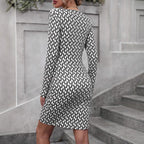 Damen Wickelkleid mit tiefem V-Ausschnitt und figurbetonter Silhouette R&B