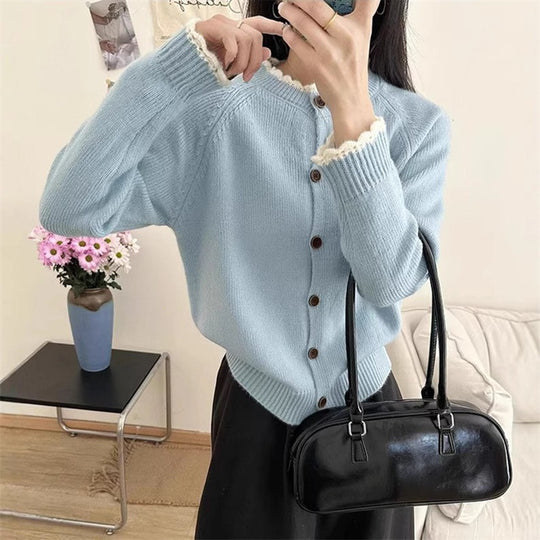 Damen Strickjacke mit Knopfdetails und dekorativem Kragen R&B
