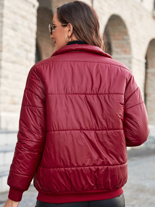 Damen elegante Steppjacke mit hochschließendem Kragen und modernen Taschen R&B