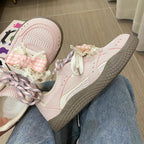 Damen Sneakers mit verspielt floralem Design und innovativer Schnürung R&B