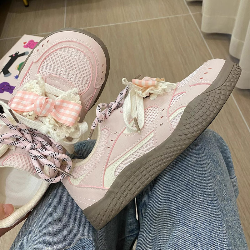 Damen Sneakers mit verspielt floralem Design und innovativer Schnürung R&B