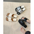 Damen Elegante Mules mit modischem Riemendesign und geschmackvollem Knopfdetail