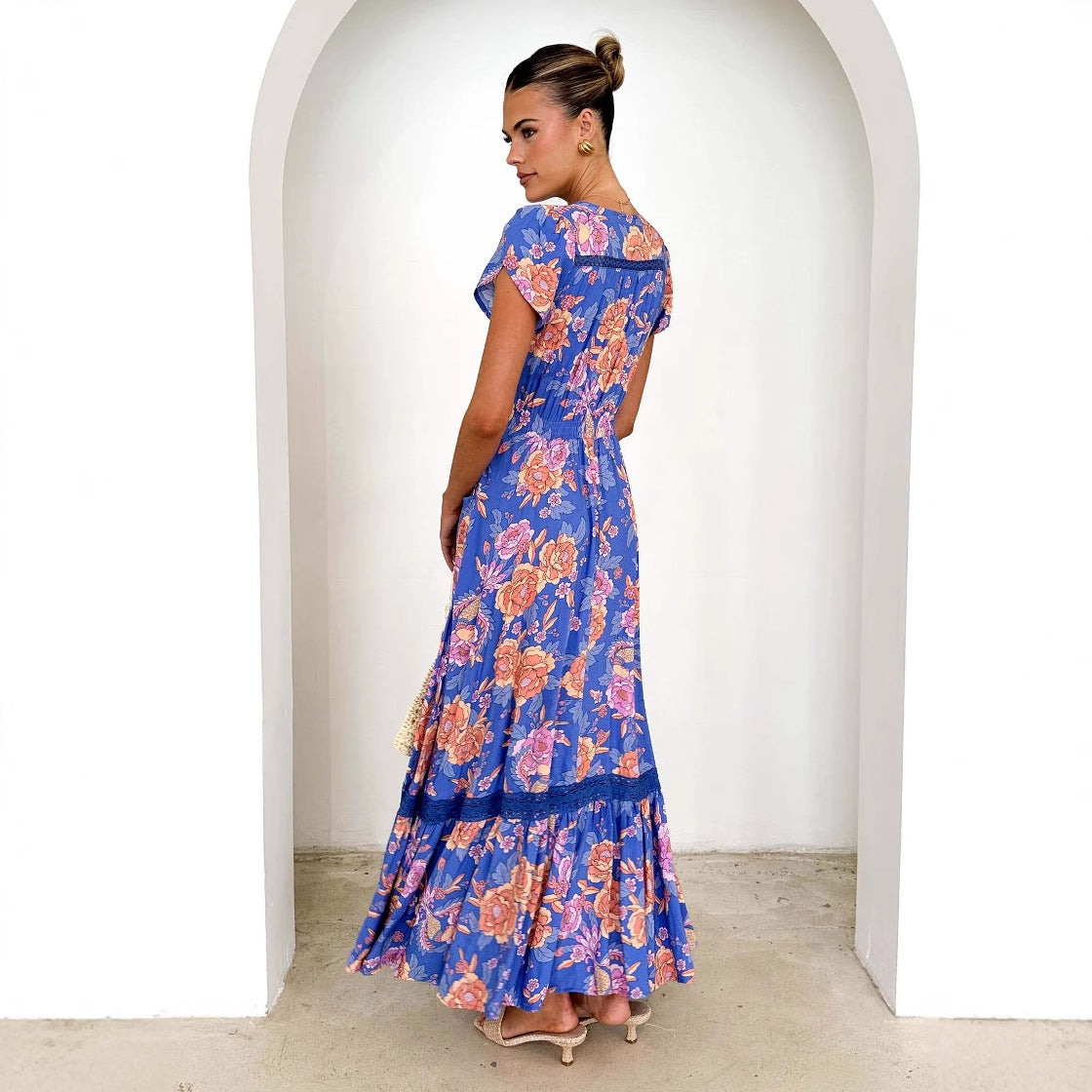 Damen Maxikleid mit tiefem V-Ausschnitt und romantischem Blumenmuster R&B