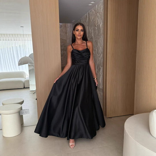 Damen Maxikleid mit elegantem Schlitz und fließendem Satinmaterial R&B