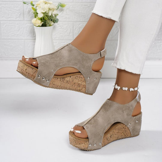 Damen Wedge-Sandalen mit modischen Cut-Outs und dekorativen Akzenten R&B