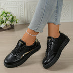 Damenstylische Sneaker mit metallischen Akzenten R&B
