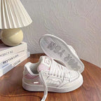 Damen Sneakers im modernen Design mit atmungsaktiver Oberflächenstruktur und kreativem Gittermuster
